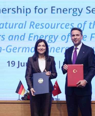 bakan-bayraktar-bugun-enerji-guvenliginden-soz-ederken-kritik-mineralleri-ve-nadir-toprak-elementlerini-de-mZYOSW88.jpg