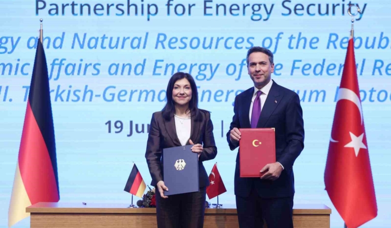 bakan-bayraktar-bugun-enerji-guvenliginden-soz-ederken-kritik-mineralleri-ve-nadir-toprak-elementlerini-de-mZYOSW88.jpg