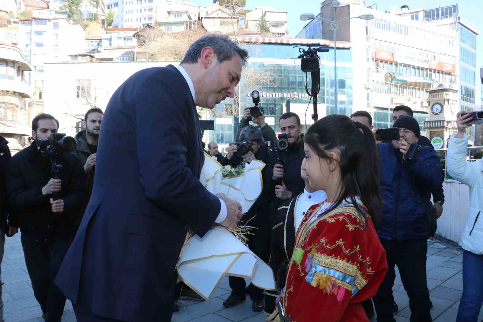 bakan bayraktar dogalgaz uretimi 2028de 4 katina cikacak ve 17 milyon hanenin ihtiyacini kendi CmgdWlKi