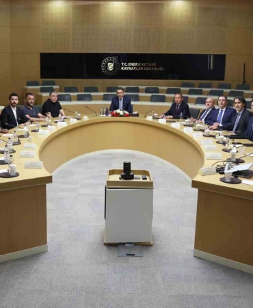 bakan-bayraktar-doruk-madencilik-iscilerini-kabul-etti-qUuZM67u.jpg