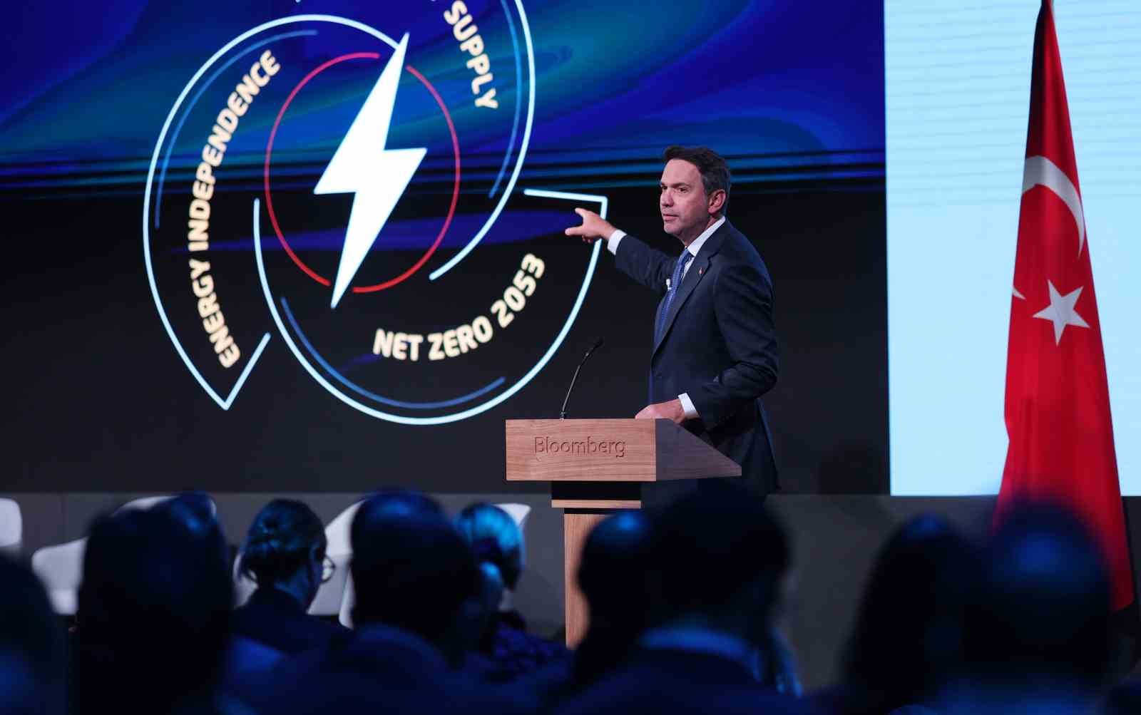 Bakan Bayraktar: "Enerji dönüşümü için 2035 yılına kadar 200 milyar dolarlık bir yatırım hedefimiz var" 4 bakan bayraktar enerji donusumu icin 2035 yilina kadar 200 milyar dolarlik bir yatirim hedefimiz