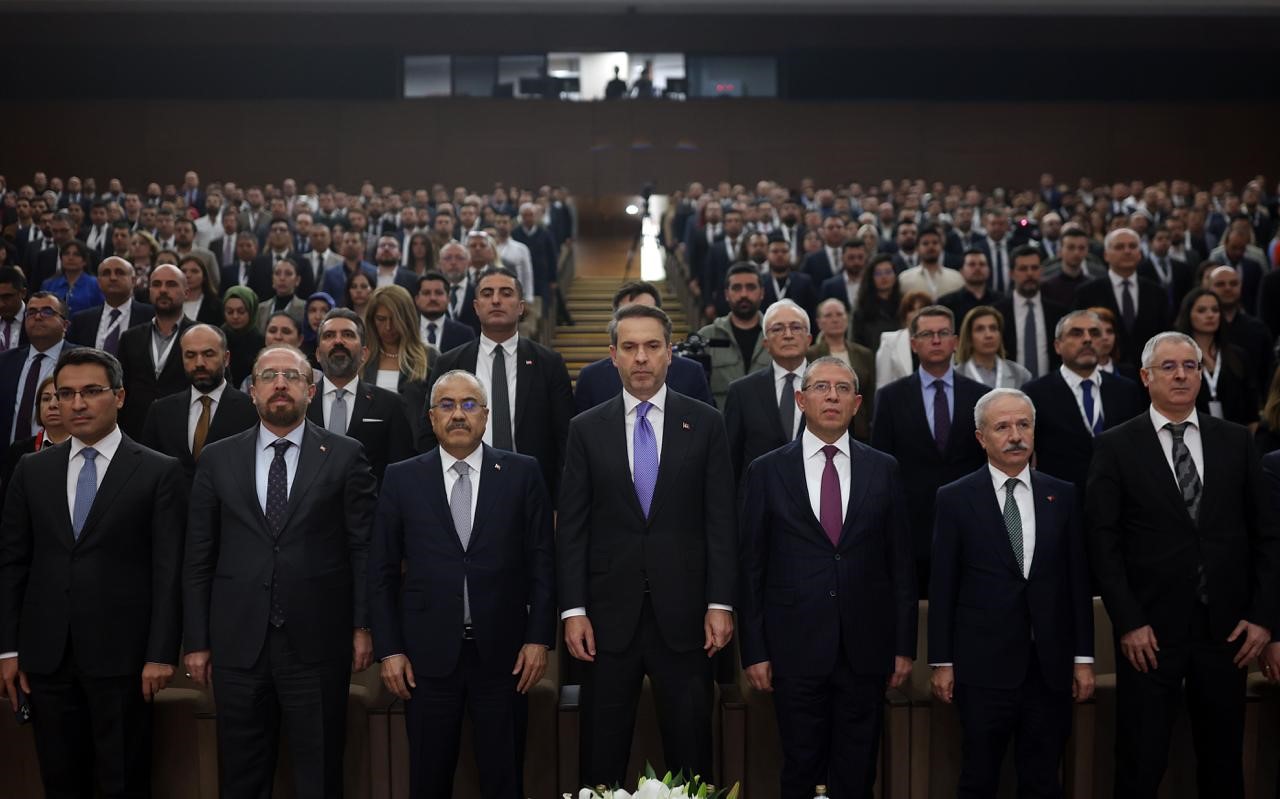 Bakan Bayraktar: "Enerjide bağımsız bir Türkiye hedefinde en önemli görev enerji uzmanlarına düşüyor" 4 bakan bayraktar enerjide bagimsiz bir turkiye hedefinde en onemli gorev enerji uzmanlarina dusuyor 0
