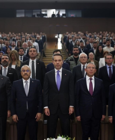 bakan-bayraktar-enerjide-bagimsiz-bir-turkiye-hedefinde-en-onemli-gorev-enerji-uzmanlarina-dusuyor-WOf6ArEh.jpg
