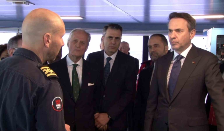 bakan-bayraktar-karadenizde-gorev-yapacak-6-sondaj-gemimiz-carsamba-gunu-mersinde-olacak-fuK9IDOO.jpg