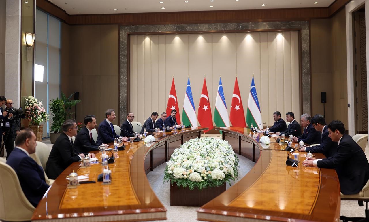 bakan bayraktar ozbekistan cumhurbaskani mirziyoyev tarafindan kabul edildi 5 GwMkYNfV