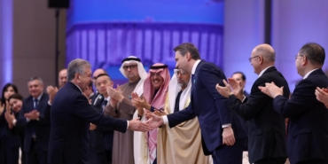 bakan-bayraktar-ozbekistan-cumhurbaskani-mirziyoyev-tarafindan-kabul-edildi-zGngmlAD.jpg