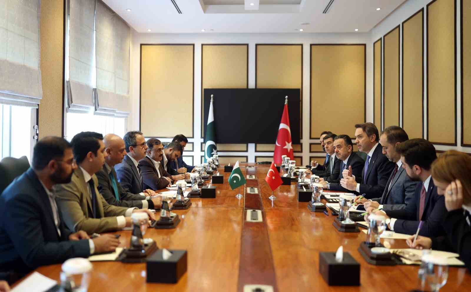 bakan bayraktar pakistanda 5 yeni anlasmaya imza atti 0 h4TwHhma