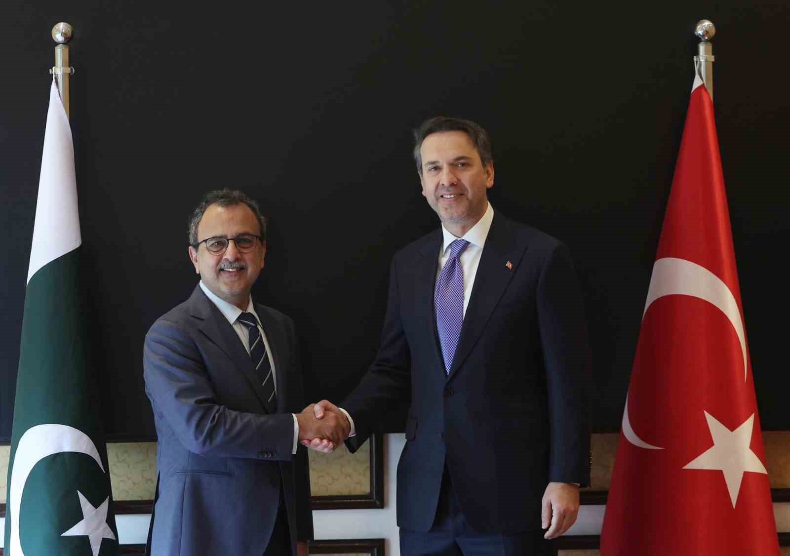 bakan bayraktar pakistanda 5 yeni anlasmaya imza atti 1 EnjYTqRP