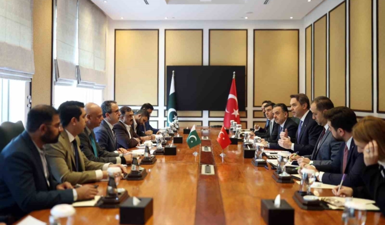 bakan-bayraktar-pakistanda-5-yeni-anlasmaya-imza-atti-bBjvavnm.jpg