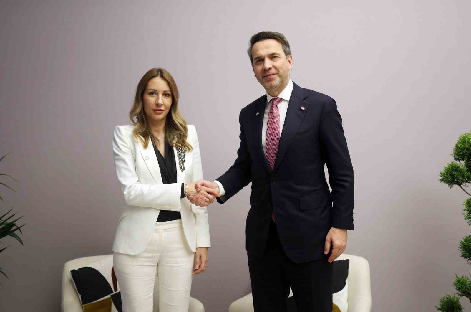 bakan bayraktar pariste ikili gorusmeler gerceklestirdi 1 4X91lULQ