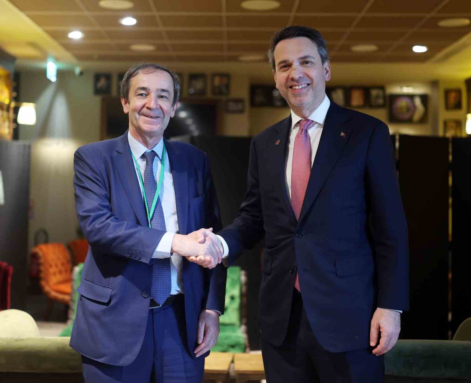 bakan bayraktar pariste ikili gorusmeler gerceklestirdi 2