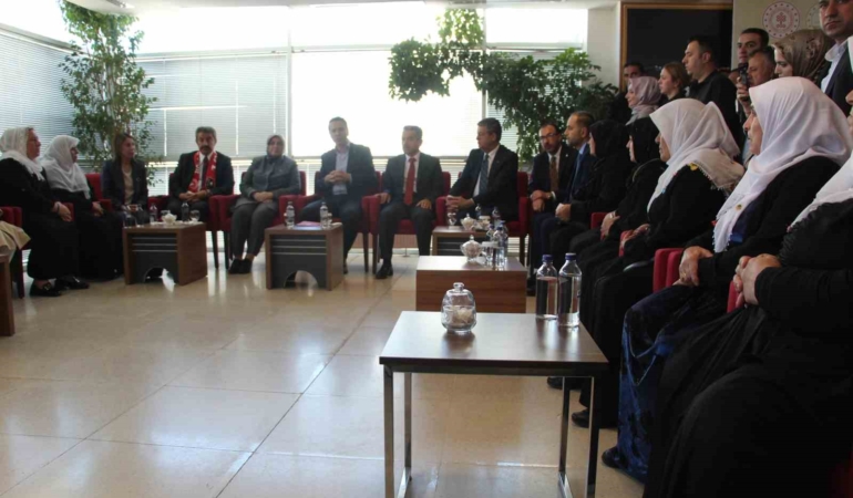 bakan-bayraktar-sirnakta-RC4MJVbj.jpg