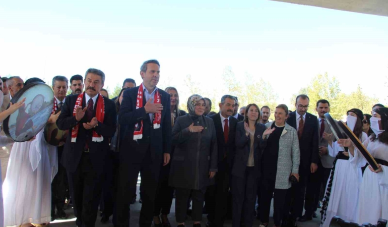 bakan-bayraktar-terorsuz-turkiye-kadinla-mumkun-UWIQPwgW.jpg