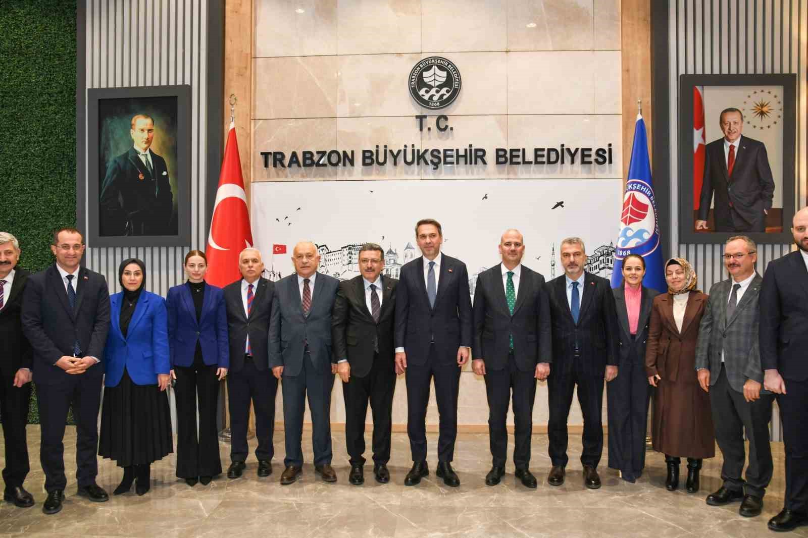 bakan bayraktar trabzonda 2 TpyRQuzY