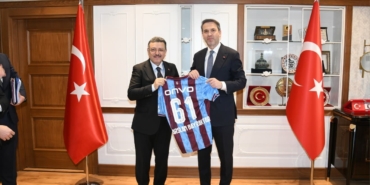 bakan-bayraktar-trabzonda-jjYgU3iE.jpg