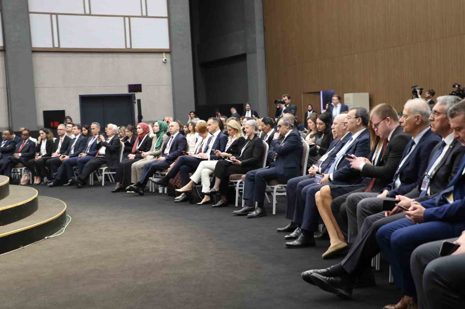 bakan bayraktar turkiye enerji piyasalarinda gecmiste yasanan cok yonlu sarsintilar nedeniyle onemli bir direnc DcGtpCTW