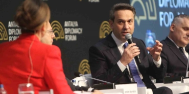 bakan-bayraktar-turkiye-enerji-piyasalarinda-gecmiste-yasanan-cok-yonlu-sarsintilar-nedeniyle-onemli-bir-direnc-FBWZcFM5.jpg