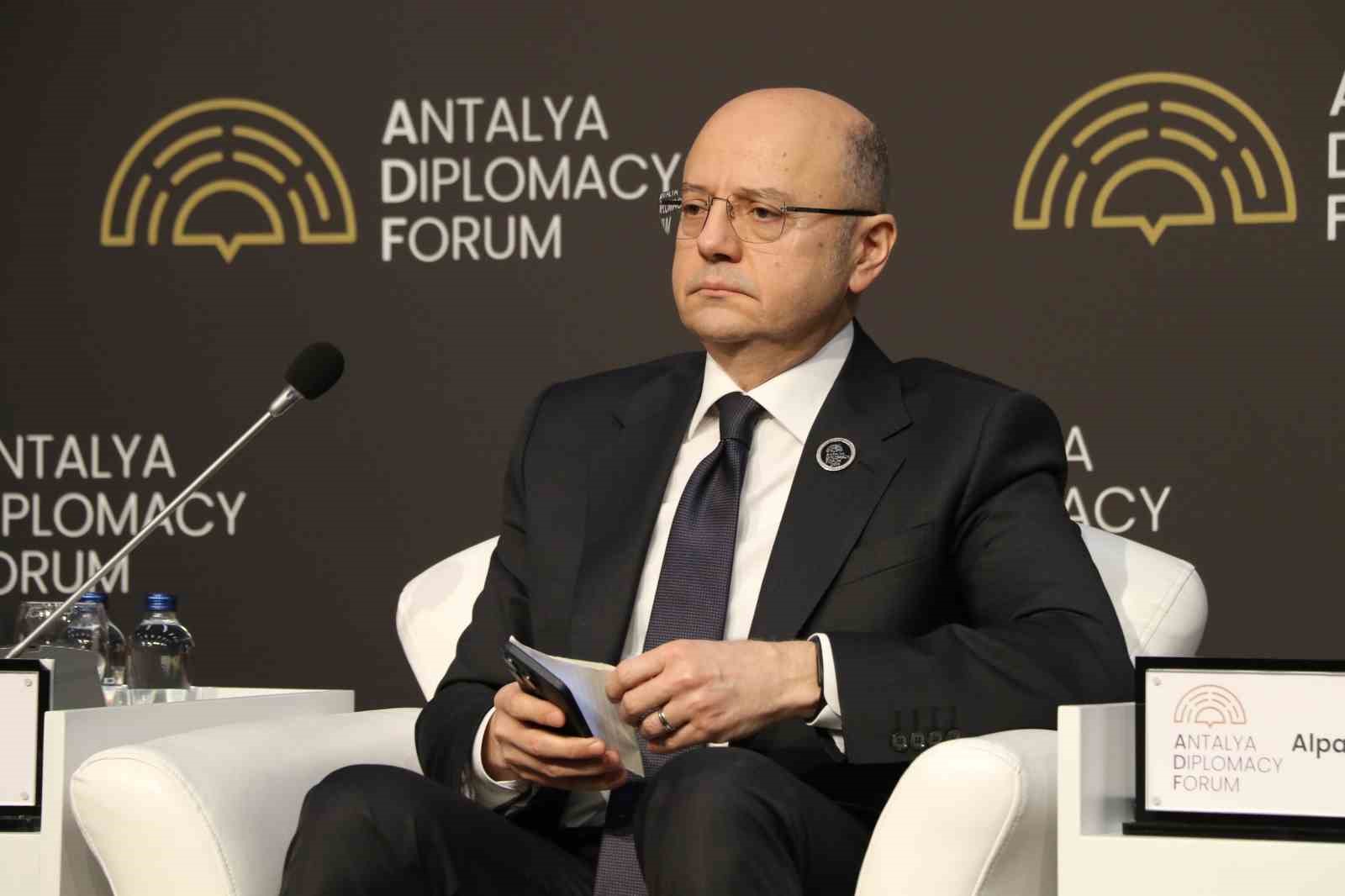 bakan bayraktar turkiye enerji piyasalarinda gecmiste yasanan cok yonlu sarsintilar nedeniyle onemli bir direnc iTX79lVY
