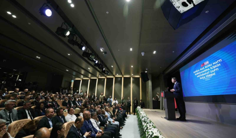 bakan-bayraktar-turkiye-kktc-arasinda-yaklasik-101-kilometre-uzunlugunda-dogal-gaz-iletim-hatti-insa-edecegiz-ezRpSqOa.jpg