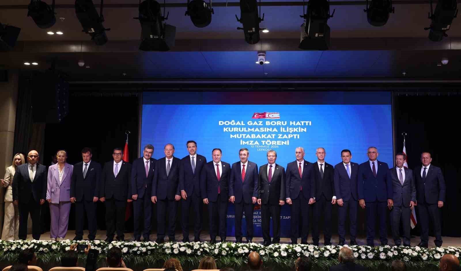 Bakan Bayraktar: "Türkiye-KKTC arasında yaklaşık 101 kilometre uzunluğunda doğal gaz iletim hattı inşa edeceğiz" 4 bakan bayraktar turkiye kktc arasinda yaklasik 101 kilometre uzunlugunda dogal gaz iletim hatti insa edecegiz nYQpl5KR