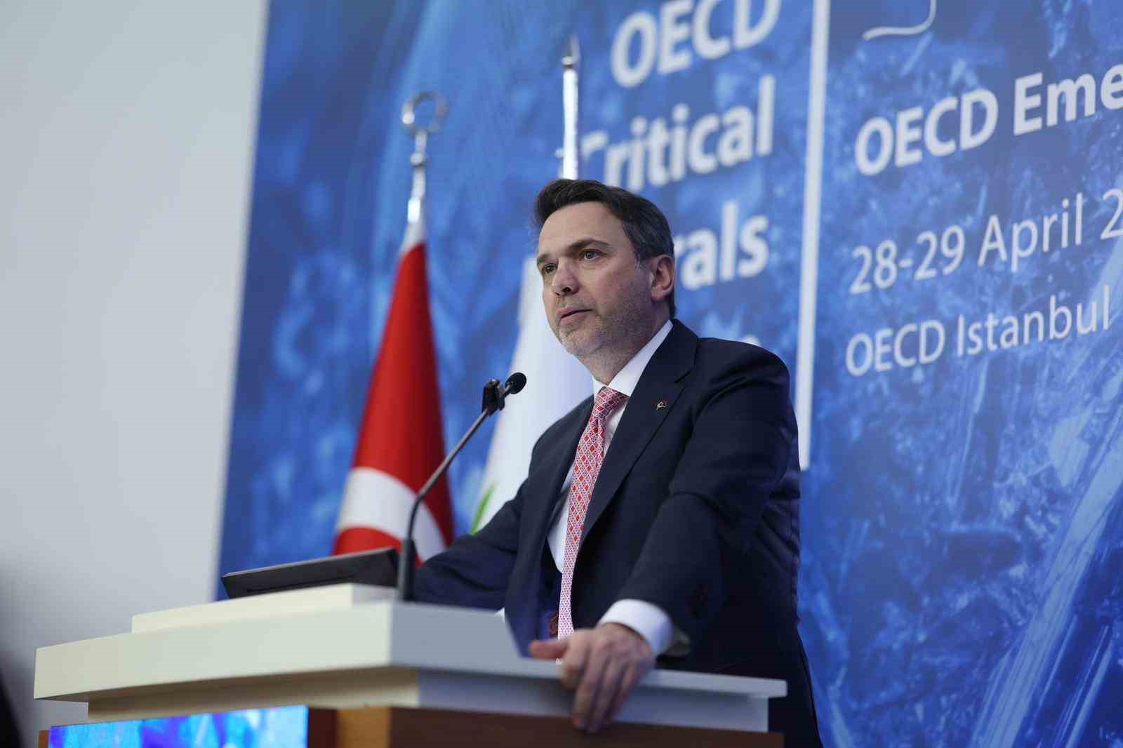 bakan bayraktar turkiyenin enerji donusumunun kalbinde kritik mineraller var 0 ztI6SakW
