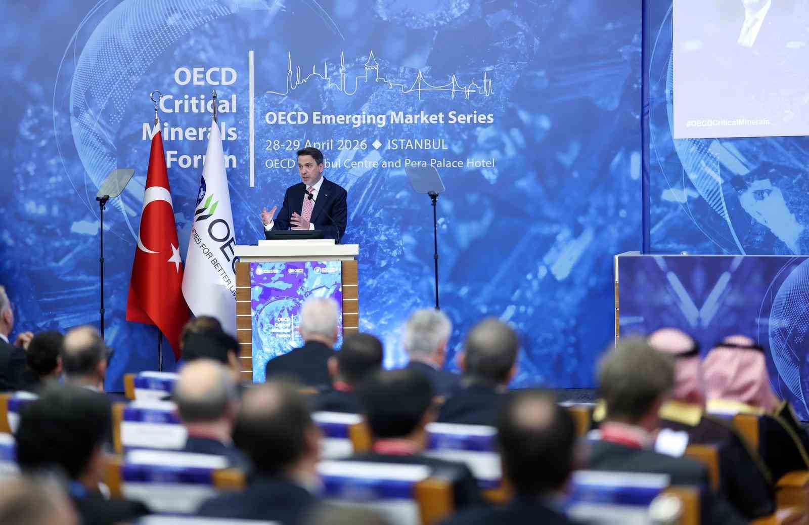 bakan bayraktar turkiyenin enerji donusumunun kalbinde kritik mineraller var 1 R2mNrXuy