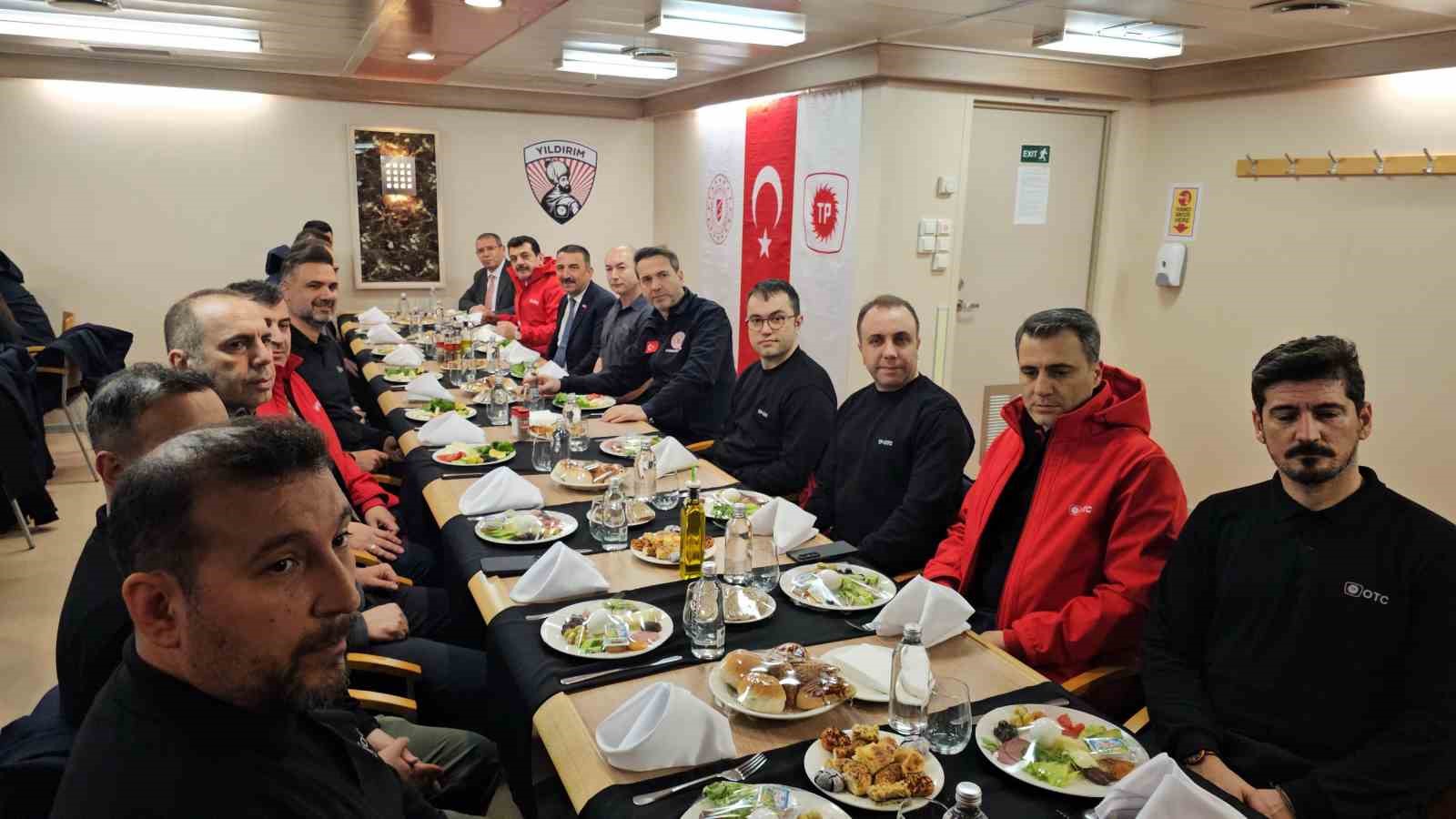 Bakan Bayraktar’dan Filyos’ta sondaj müjdesi: Karadeniz’de iki yeni keşif kuyusu açılıyor 9 bakan bayraktardan filyosta sondaj mujdesi karadenizde iki yeni kesif kuyusu aciliyor 5