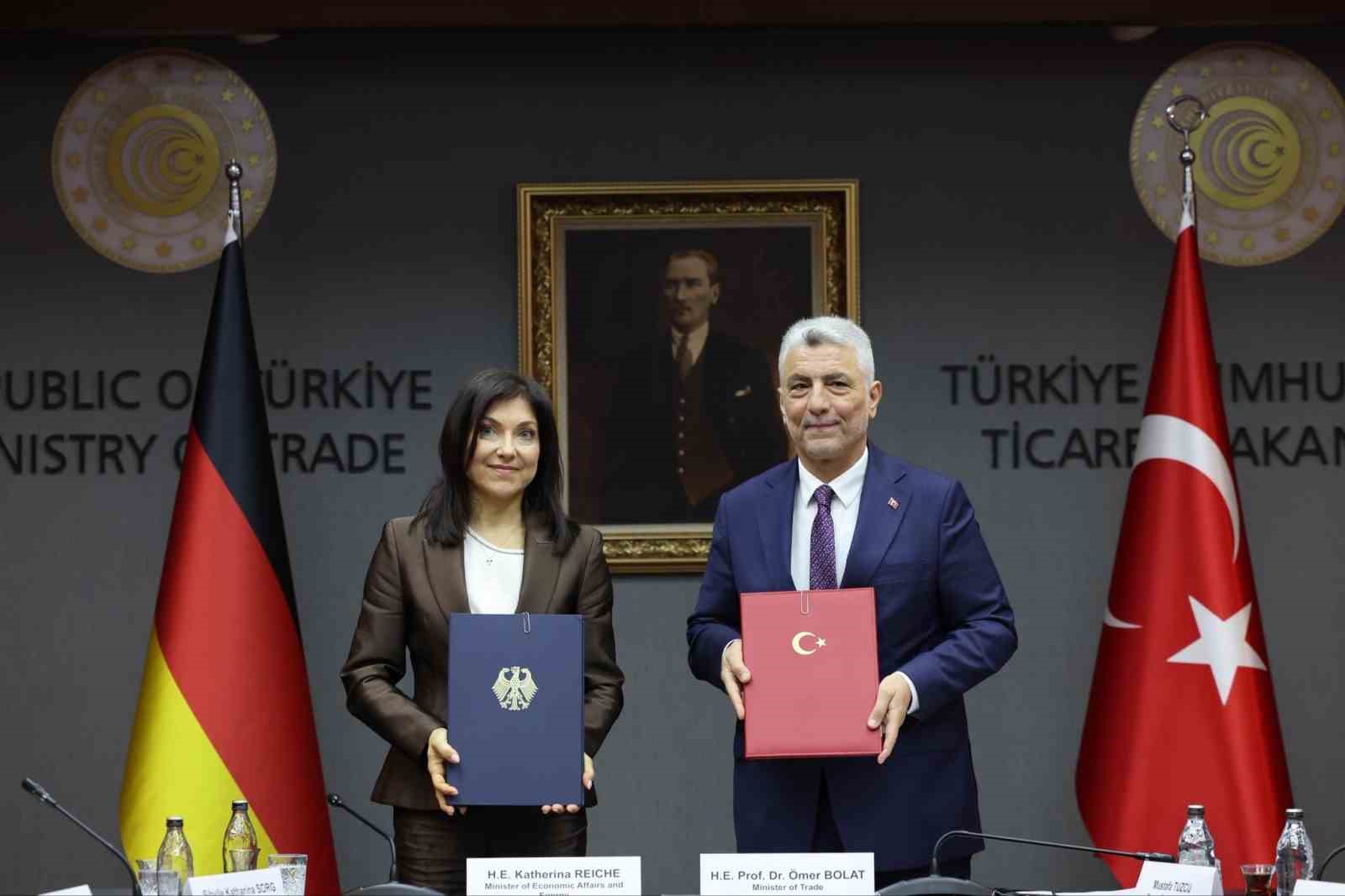 bakan bolat almanya vizelerinde ret orani yuzde 25lerden yuzde 14e geriledi 1 LuISNfJ3