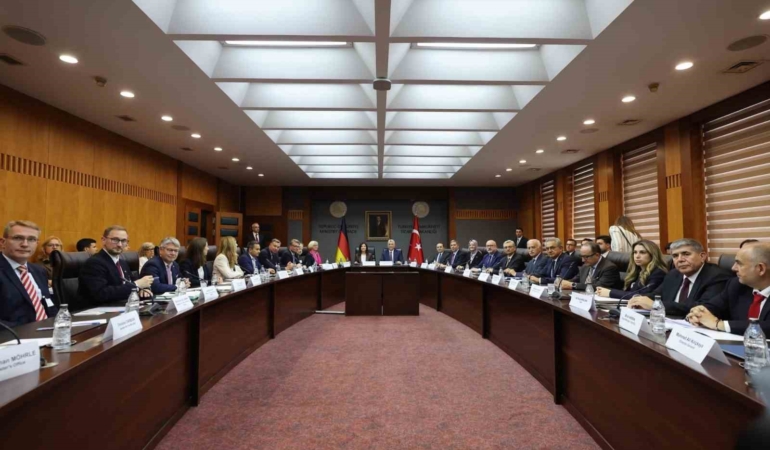 bakan-bolat-almanya-vizelerinde-ret-orani-yuzde-25lerden-yuzde-14e-geriledi-27UTbGd9.jpg