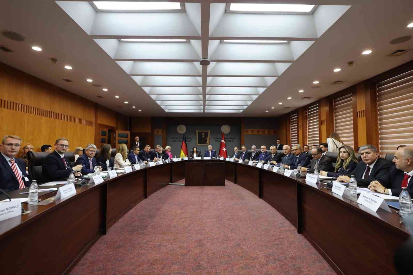 bakan-bolat-almanya-vizelerinde-ret-orani-yuzde-25lerden-yuzde-14e-geriledi-27UTbGd9.jpg