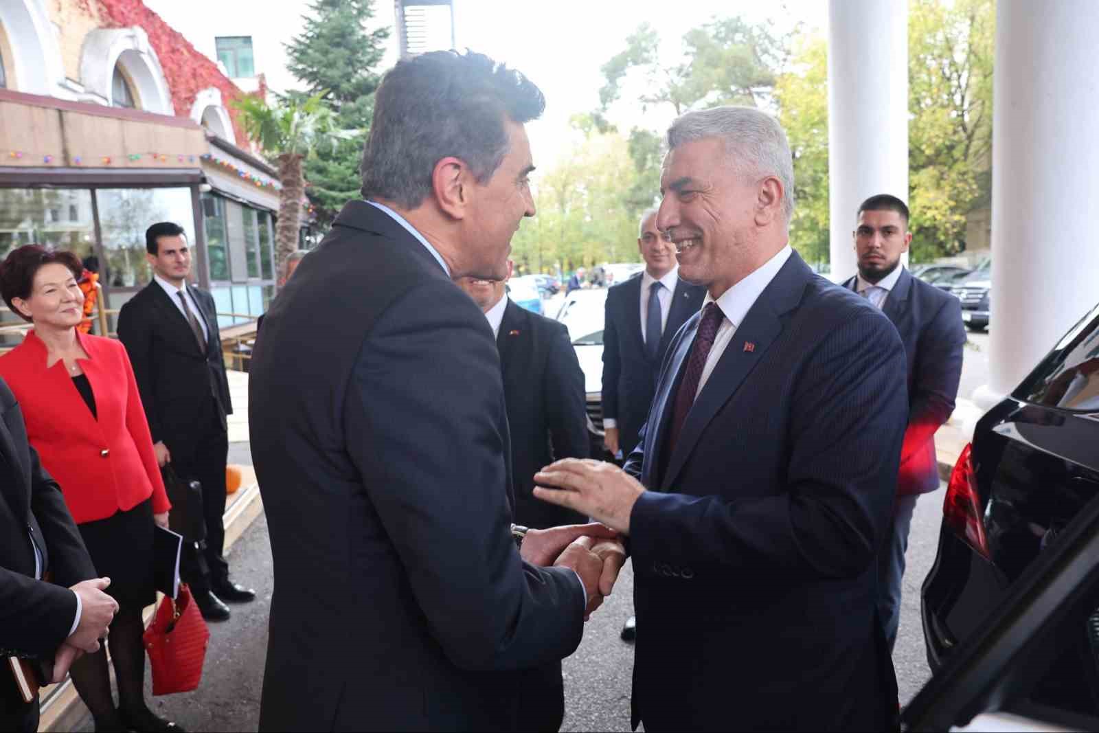 bakan bolat arice baskani frunzulica ile bir araya geldi 3 OnnbGjt4