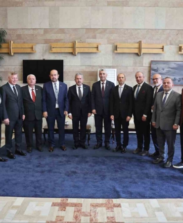bakan-bolat-arice-baskani-frunzulica-ile-bir-araya-geldi-V3wfqmwy.jpg