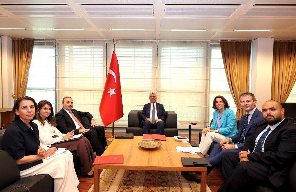 Bakan Bolat, Avrupa Otomobil Üreticileri Birliği Genel Direktörü Vries ile görüştü 4 bakan bolat avrupa otomobil ureticileri birligi genel direktoru vries ile gorustu 0 1FBkk4bt