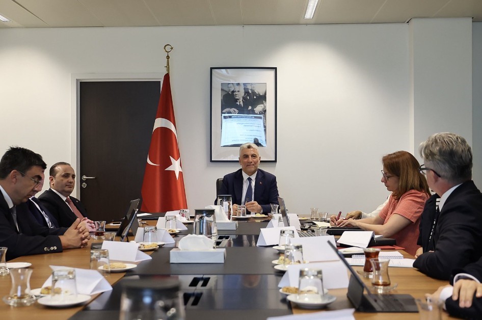 Bakan Bolat, Avrupa Otomobil Üreticileri Birliği Genel Direktörü Vries ile görüştü 6 bakan bolat avrupa otomobil ureticileri birligi genel direktoru vries ile gorustu 2 hVgFjtQ7