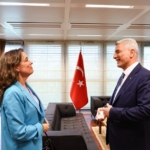 bakan-bolat-avrupa-otomobil-ureticileri-birligi-genel-direktoru-vries-ile-gorustu-JnKKHmIe.jpg