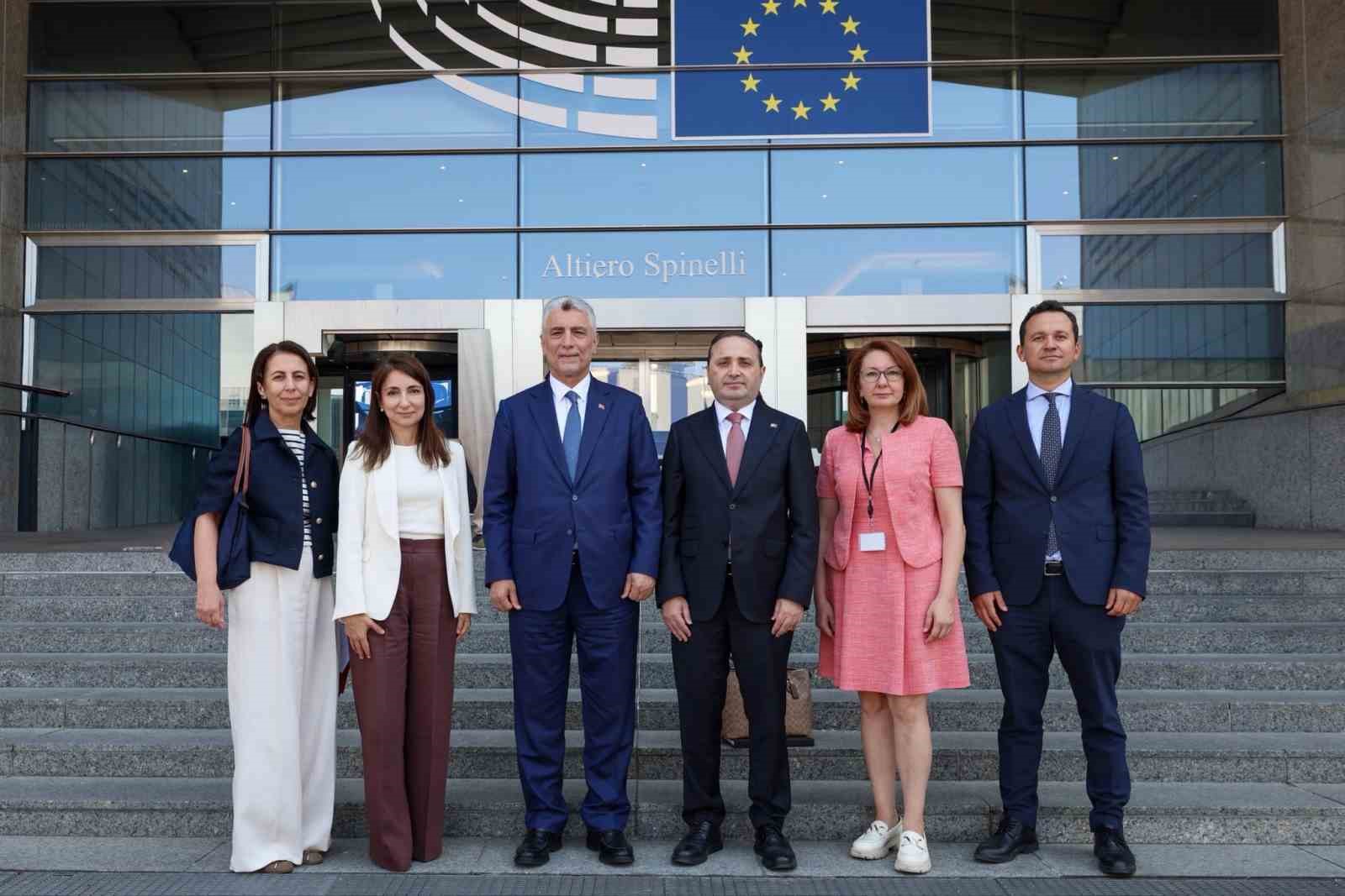 bakan bolat belcikada uluslararasi ticaret komitesi baskan yardimcisi winkler ile bir araya geldi 2 HBZfWrnu