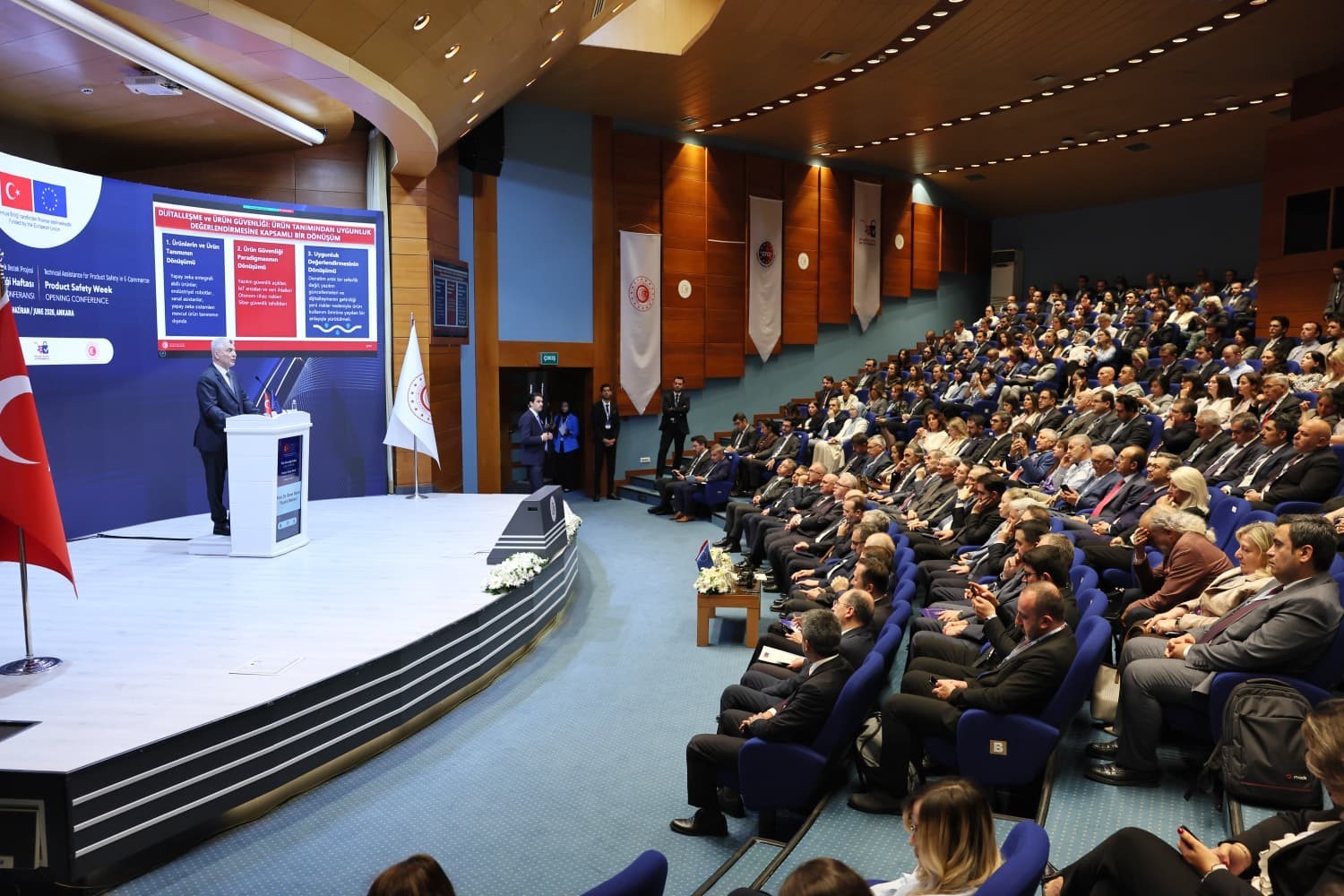 Bakan Bolat: "Dijital ürün pasaportu mekanizmasının ülkemizce uygulanmasına yönelik çalışmalar Ticaret Bakanlığımızca sürdürülmektedir" 5 bakan bolat dijital urun pasaportu mekanizmasinin ulkemizce uygulanmasina yonelik calismalar ticaret bakanligimizca surdurulmektedir 1 M1UWmfCh