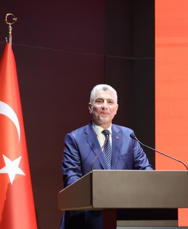 bakan-bolat-hafif-ticari-arac-uretiminde-avrupada-birinci-siradayiz-Yyul3Mzt.jpg