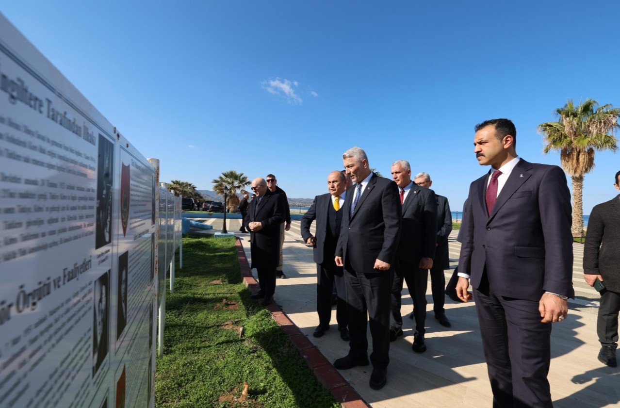 bakan bolat kktcde sehit yuzbasi cengiz topelin anitini ziyaret etti 1 WfL1vAeq