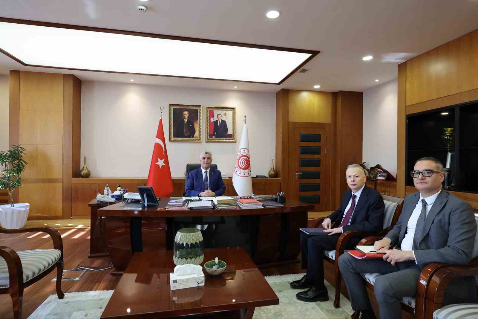 Bakan Bolat: "Libya ile ilişkilerimizi güçlendirmek, firmalarımızın sahadaki varlığını artırmak için çalışmalarımızı kararlılıkla sürdüreceğiz" 5 bakan bolat libya ile iliskilerimizi guclendirmek firmalarimizin sahadaki varligini artirmak icin calismalarimizi kararlilikla surdurecegiz RZ1KEnkM
