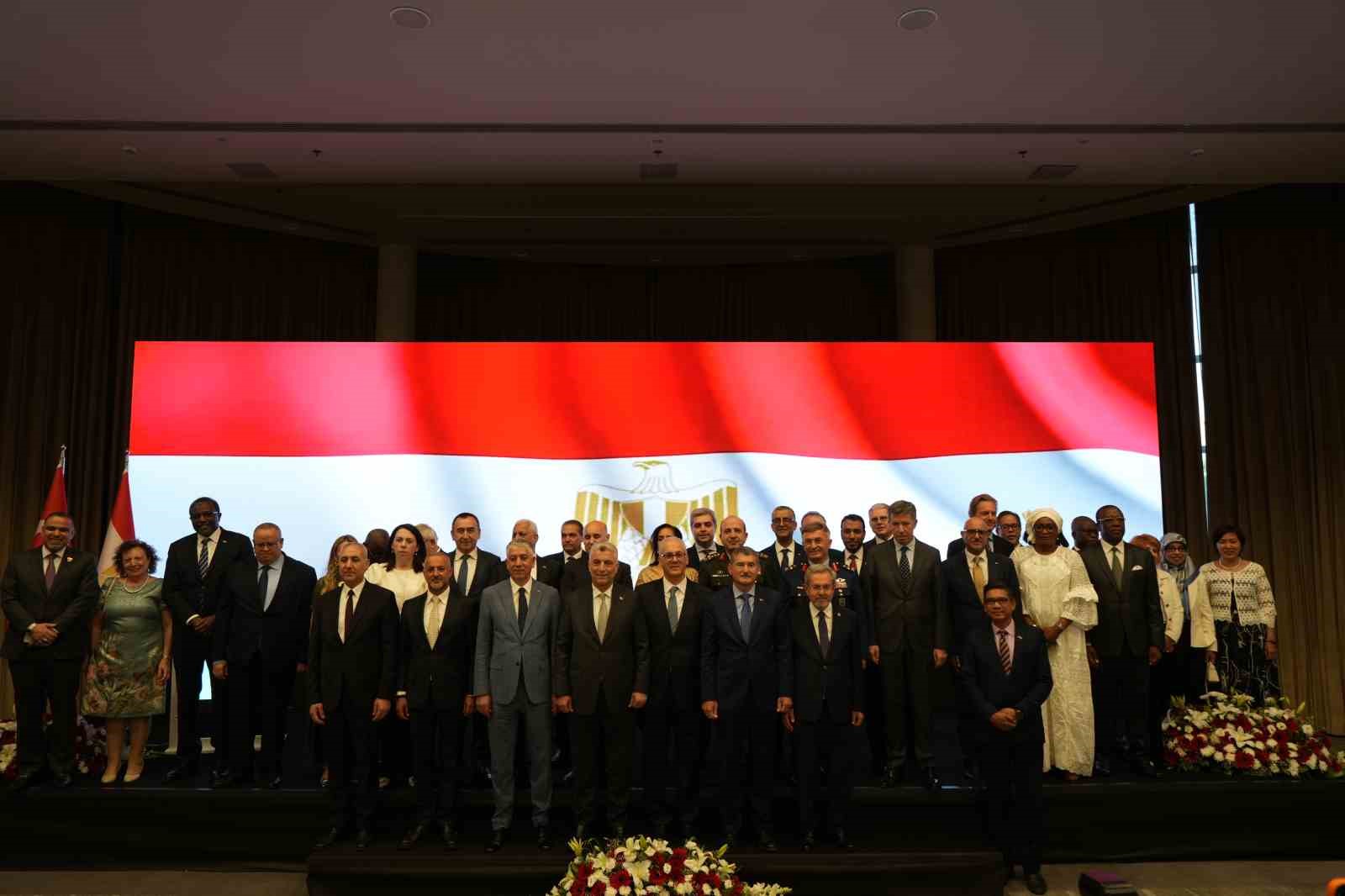 Bakan Bolat: "Mısır ile 2025 yılında ikili ticaret hacmimiz 8 milyar dolara ulaşmıştır" 7 bakan bolat misir ile 2025 yilinda ikili ticaret hacmimiz 8 milyar dolara ulasmistir 3 Mf5LU5pP