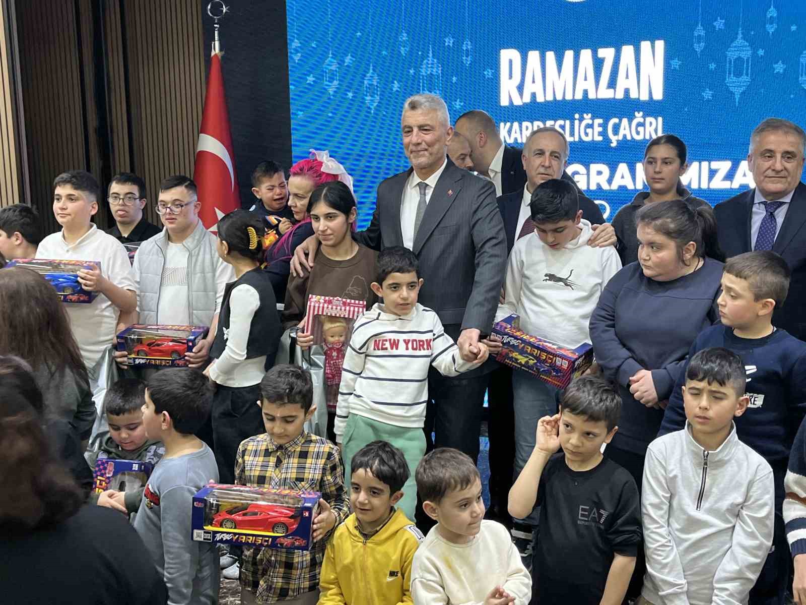 bakan bolat sosyal yardimlar bizim donemimizde yaklasik bir trilyon liraya ulasan butcesiyle vatandaslarimiza tahsis 3r7YBEbT