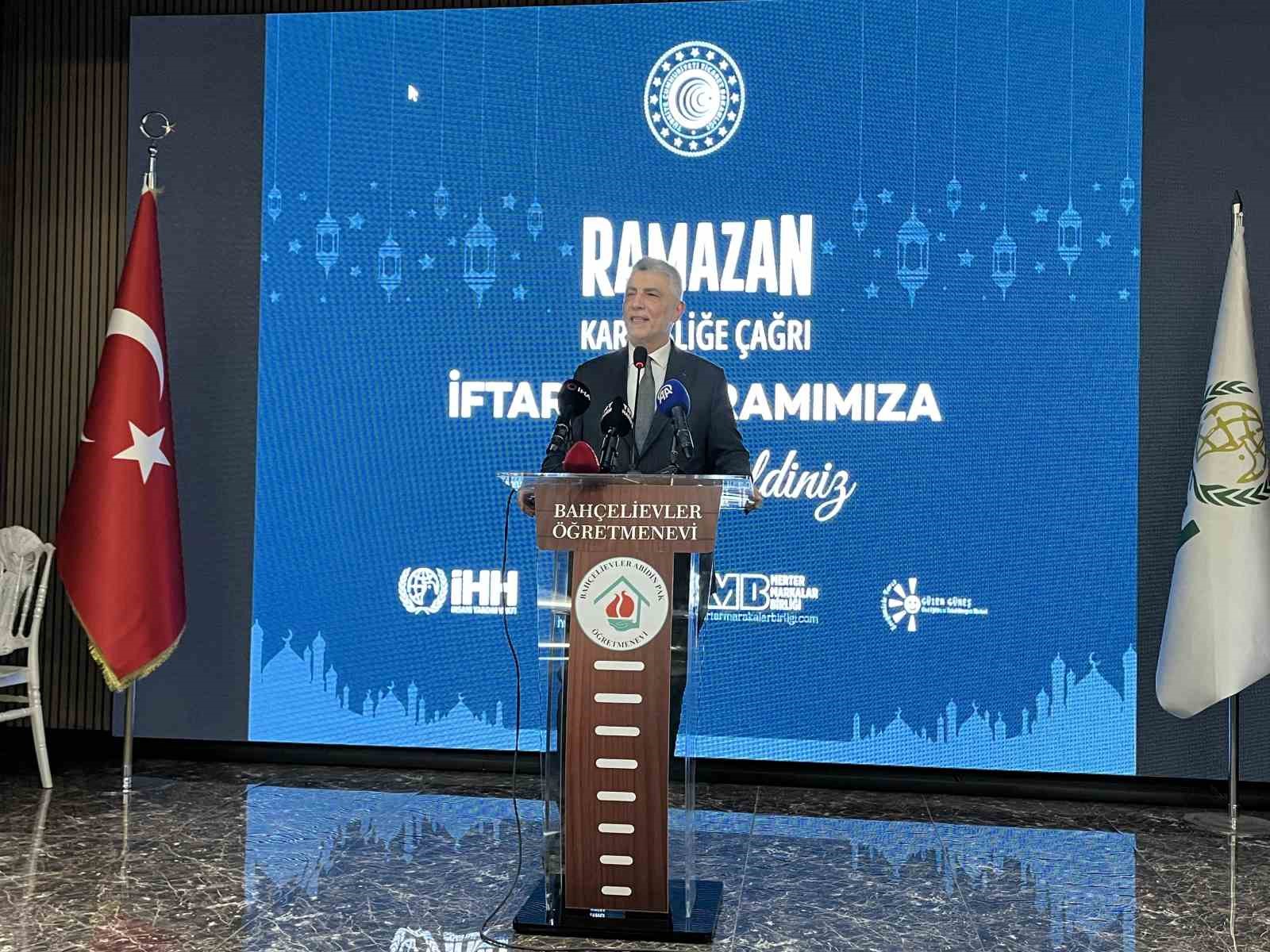 bakan bolat sosyal yardimlar bizim donemimizde yaklasik bir trilyon liraya ulasan butcesiyle vatandaslarimiza tahsis vSJBFlrs