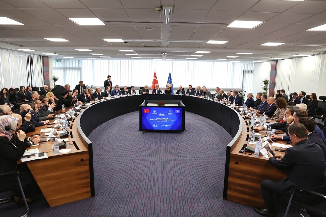 bakan bolat turk ve kosovali is adamlariyla bir araya geldi 3 anQPdDgC