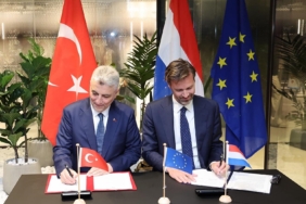 Tayland’da 11 yaşındaki çocuk kamyonetle keşişlerin arasında daldı: 8 ölü, 18 yaralı 1 thumbnail
