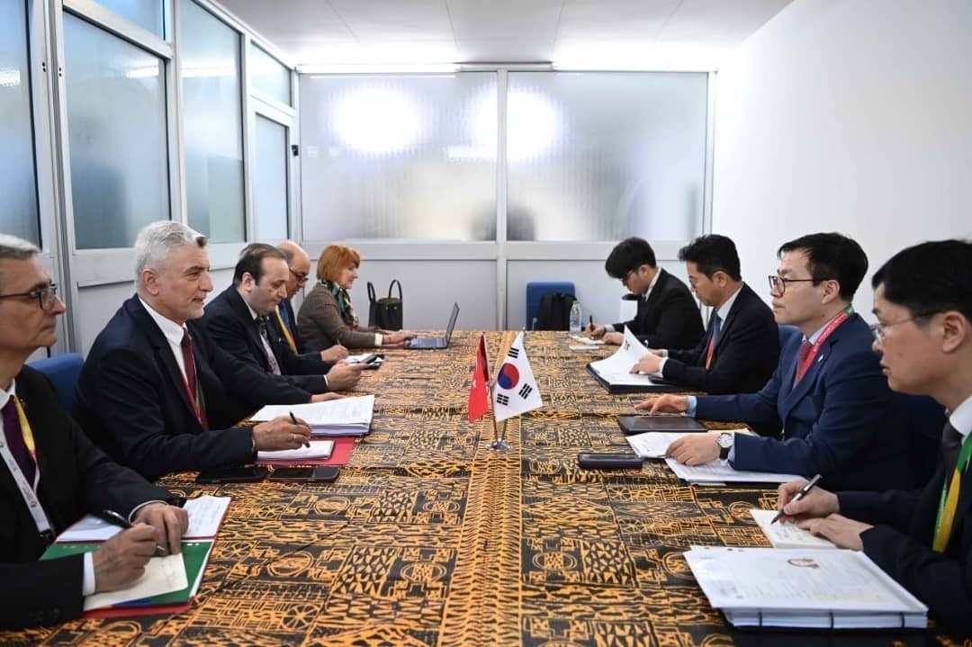 bakan bolat yaoundede guney koreli bakan han koo ile gorustu 1 L6lEIt2r