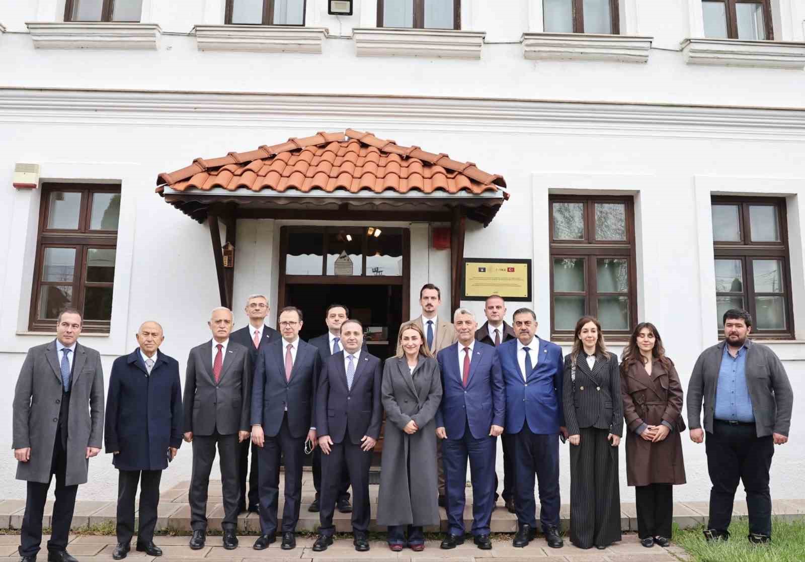 bakan bolattan kosovada kfor karargahina ziyaret 0 dcs1CPpK