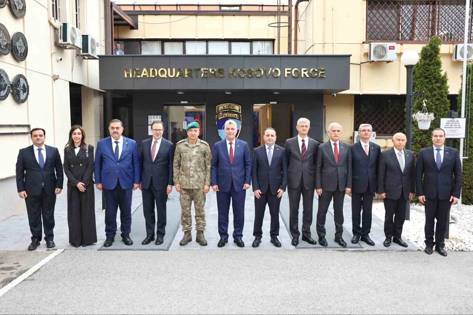 bakan bolattan kosovada kfor karargahina ziyaret 4 PPy6aXTB