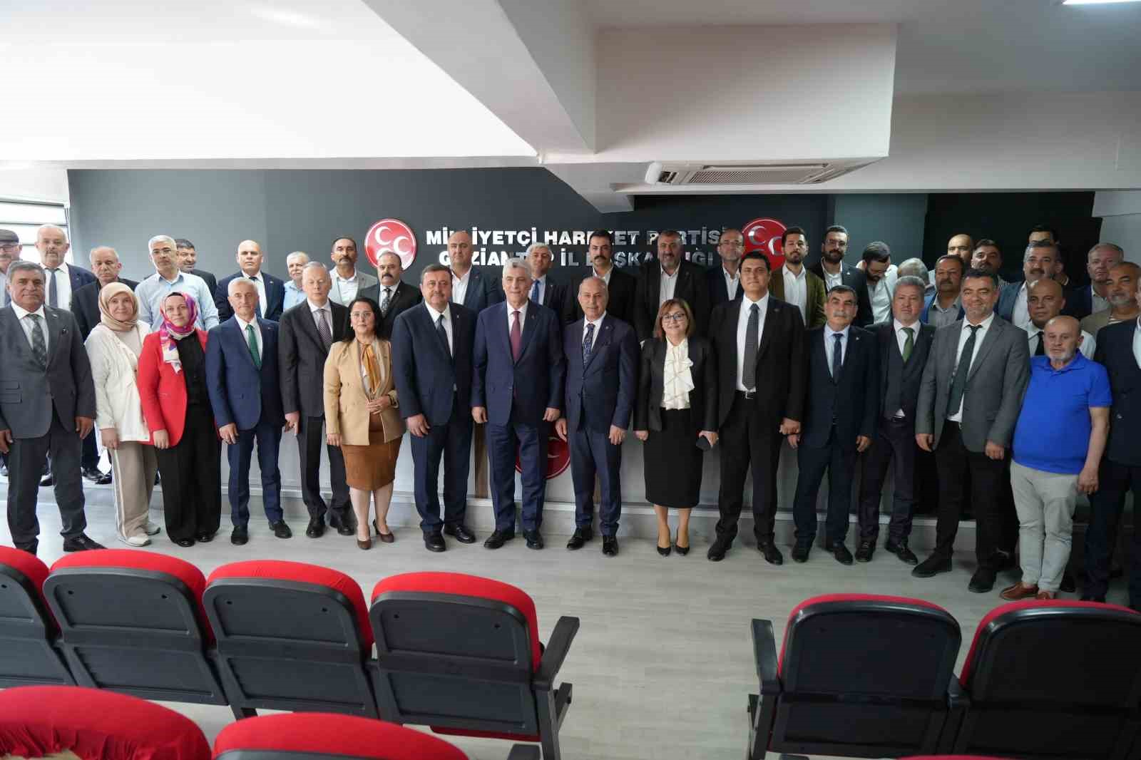 Bakan Bolat’tan MHP Gaziantep İl Başkanı Kılıç’a hayırlı olsun ziyareti 5 bakan bolattan mhp gaziantep il baskani kilica hayirli olsun ziyareti 1