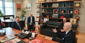 bakan-ciftci-15-temmuz-gazisi-turgut-aslani-ziyaret-etti-Fisps62w.jpg